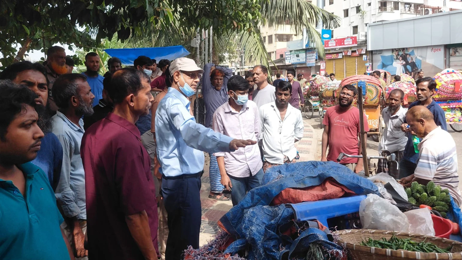 গুলশান-বনানী-বারিধারা লেকের পরিচ্ছন্নতা ও দূষণমুক্তকরণ কার্যক্রম পরিদর্শন করেছেন রাজউক চেয়ারম্যান 